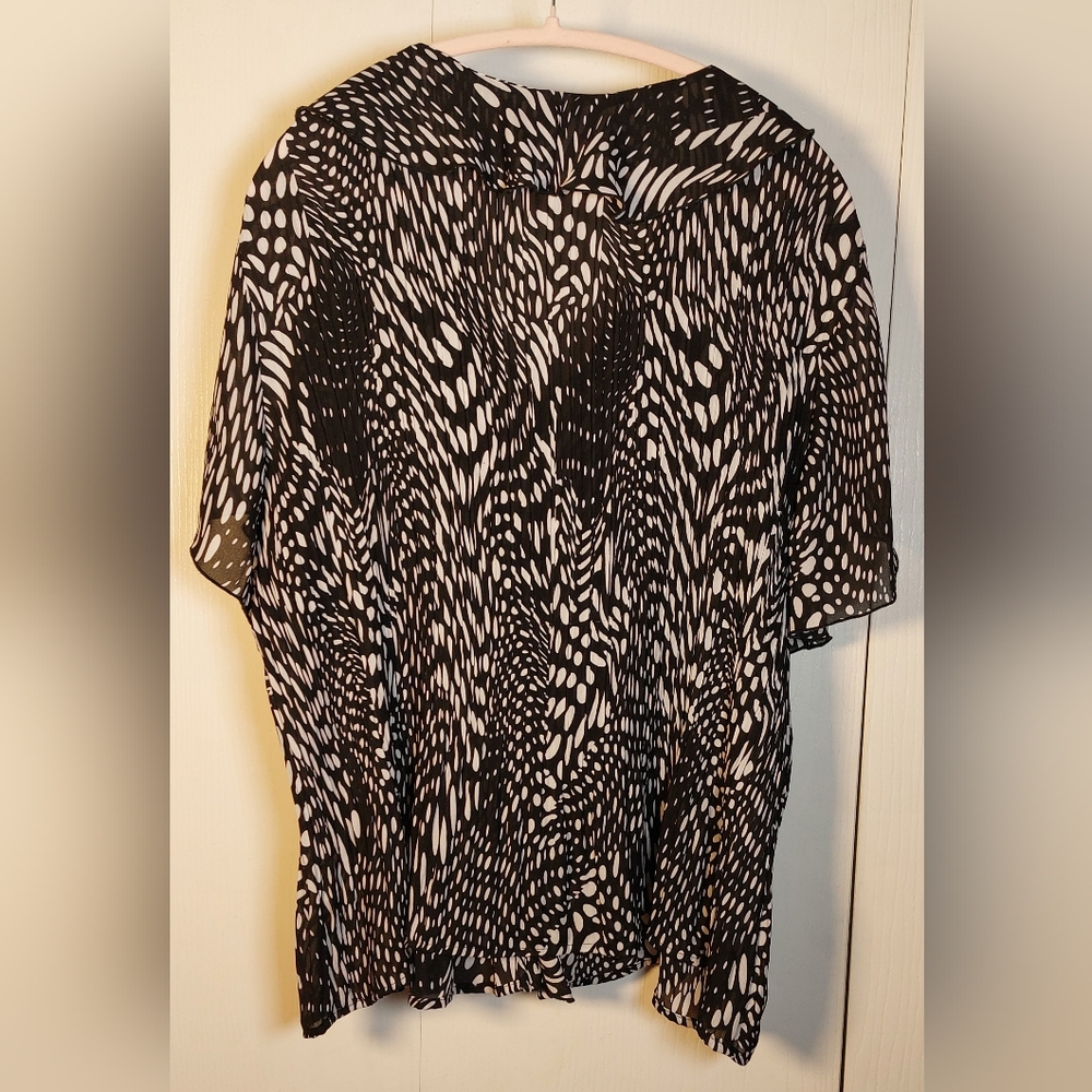 George Black White Chiffon Blouse Size 22/24 Ruffled Neckline Flutter Sleeves - Picture 2 of 11